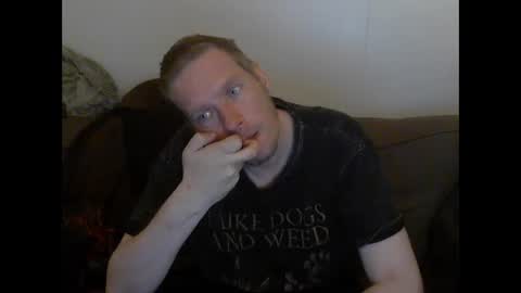 Snapshot of 2small4you83 chatting on June 10, 7:13 pm 2small4you83 online show from June 10, 7:13 pm
