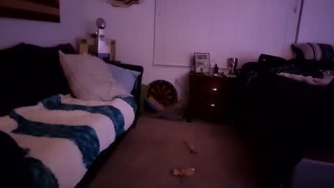 Snapshot of 2stroke82 chatting on November 2, 9:00 am 2stroke82 online show from November 2, 9:00 am