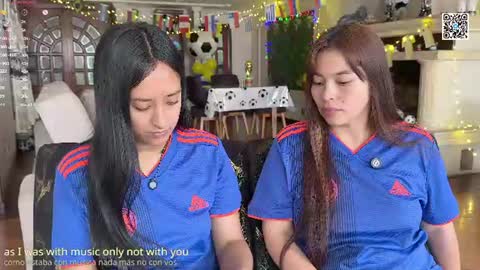 Snapshot of 2summerlove2 chatting on June 20, 2:31 pm Dalilah and Tarah online show from June 20, 2:31 pm