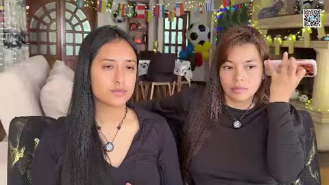 Snapshot of 2summerlove2 chatting on June 25, 7:07 pm Dalilah and Tarah online show from June 25, 7:07 pm