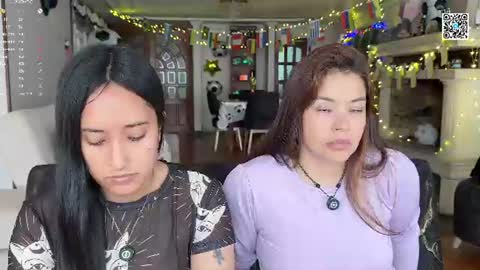 Snapshot of 2summerlove2 chatting on June 30, 7:15 pm Dalilah and Tarah online show from June 30, 7:15 pm