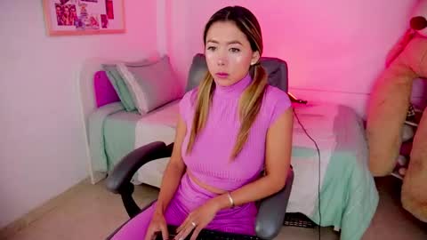Snapshot of 3kam_amazonian chatting on May 10, 9:25 am independent model online show from May 10, 9:25 am