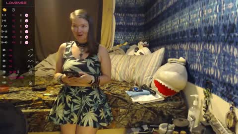 420stonerchick online show from April 21, 12:22 pm