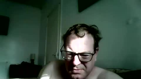 robert online show from April 12, 8:08 am