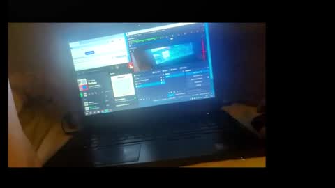 Snapshot of 5minuescum chatting on November 3, 11:15 pm RecentBison online show from November 3, 11:15 pm