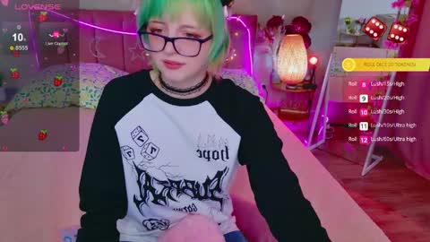 Snapshot of 666_marshmallow chatting on May 6, 4:52 am Marsi online show from May 6, 4:52 am