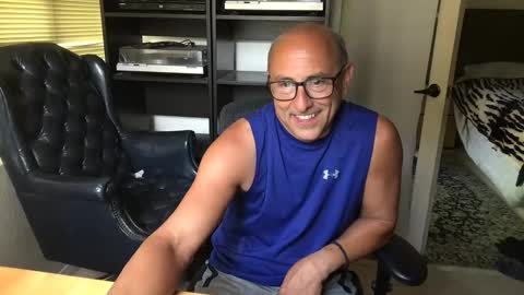 Snapshot of 66sexytime99 chatting on June 10, 12:22 am daddy vegas for single women and couples here online show from June 10, 12:22 am