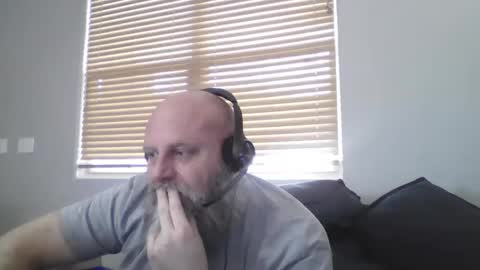 Snapshot of 69singledad79 chatting on December 11, 4:42 pm 69singledad79 online show from December 11, 4:42 pm