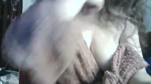 Snapshot of 77lilu chatting on April 19, 9:28 pm Lilu online show from April 19, 9:28 pm