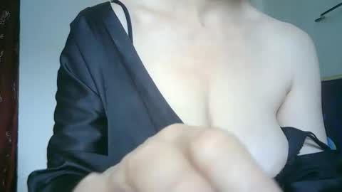Snapshot of 77lilu chatting on May 9, 10:31 am Lilu online show from May 9, 10:31 am