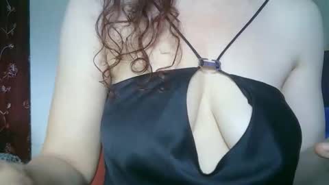 Snapshot of 77lilu chatting on May 12, 10:34 am Lilu online show from May 12, 10:34 am