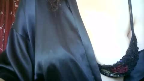 Snapshot of 77lilu chatting on May 16, 10:23 am Lilu online show from May 16, 10:23 am