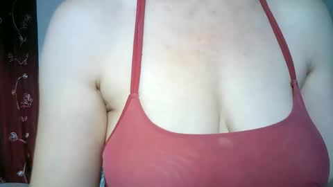 Snapshot of 77lilu chatting on June 2, 10:17 am Lilu online show from June 2, 10:17 am