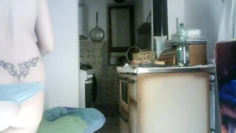 Snapshot of 77lilu chatting on June 19, 8:23 pm Lilu online show from June 19, 8:23 pm