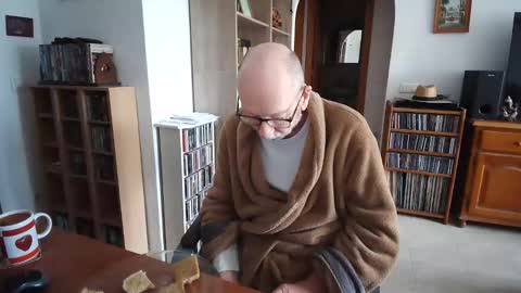  Papi  online show from March 1, 9:33 am