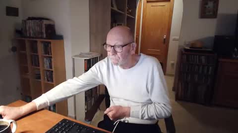  Papi  online show from March 9, 6:34 pm