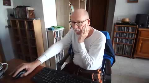  Papi  online show from April 13, 5:07 pm