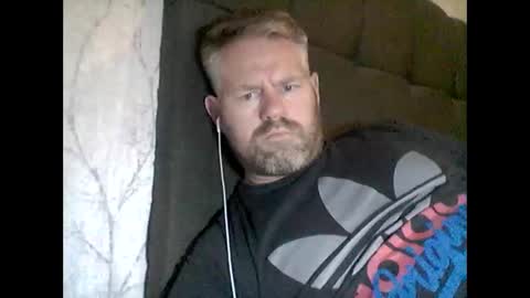 Snapshot of 81jonnyx chatting on December 13, 6:16 pm 81jonnyx online show from December 13, 6:16 pm