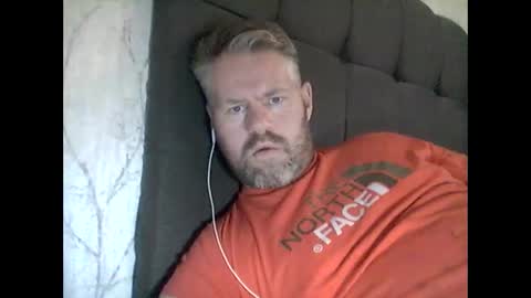 Snapshot of 81jonnyx chatting on December 17, 11:28 am 81jonnyx online show from December 17, 11:28 am