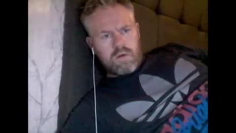 Snapshot of 81jonnyx chatting on December 28, 2:53 pm 81jonnyx online show from December 28, 2:53 pm