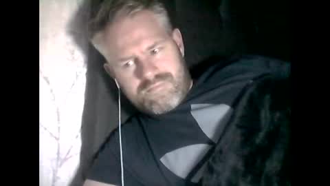 Snapshot of 81jonnyx chatting on December 28, 10:23 pm 81jonnyx online show from December 28, 10:23 pm