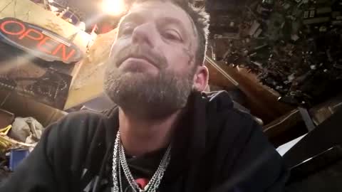 85dilligaf online show from November 17, 7:30 pm