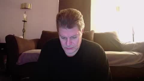 Snapshot of 989guy chatting on January 27, 12:12 am 989guy online show from January 27, 12:12 am