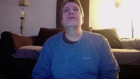 Snapshot of 989guy chatting on January 28, 1:18 am 989guy online show from January 28, 1:18 am