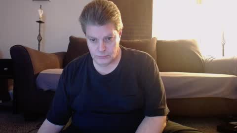 Snapshot of 989guy chatting on February 8, 11:02 pm 989guy online show from February 8, 11:02 pm