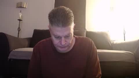 Snapshot of 989guy chatting on January 17, 1:43 am 989guy online show from January 17, 1:43 am