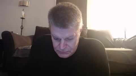Snapshot of 989guy chatting on April 21, 11:51 pm 989guy online show from April 21, 11:51 pm