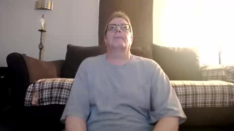 Snapshot of 989guy chatting on May 21, 12:50 am 989guy online show from May 21, 12:50 am