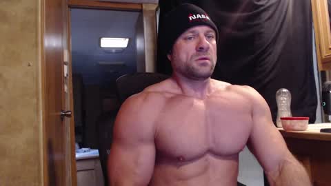 Snapshot of 9fat_inches chatting on December 4, 8:40 pm 9 fat inches online show from December 4, 8:40 pm