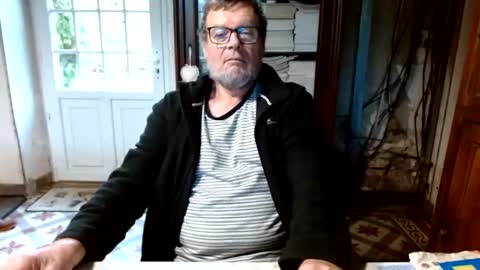 Snapshot of _123_voyeur_ chatting on November 16, 12:44 pm _123_voyeur_ online show from November 16, 12:44 pm