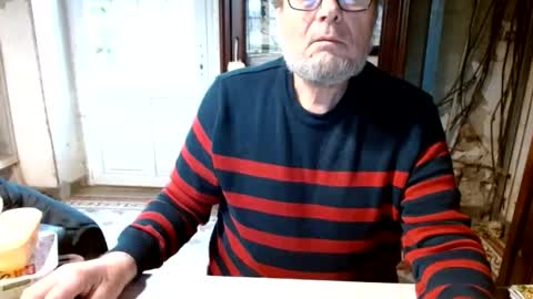 Snapshot of _123_voyeur_ chatting on February 19, 12:56 pm _123_voyeur_ online show from February 19, 12:56 pm