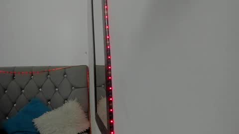 Snapshot of _1dereck chatting on February 15, 9:52 am DERECK online show from February 15, 9:52 am