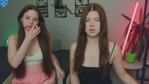 Snapshot of _52_ chatting on January 20, 1:32 pm EMILY AND  MARCUS online show from January 20, 1:32 pm