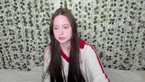 Snapshot of _52_ chatting on February 6, 3:27 am EMILY AND  MARCUS online show from February 6, 3:27 am