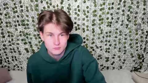 Snapshot of _52_ chatting on February 12, 3:29 am EMILY AND  MARCUS online show from February 12, 3:29 am