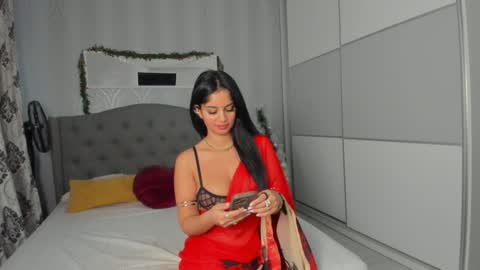 Adelle online show from December 19, 1:07 pm