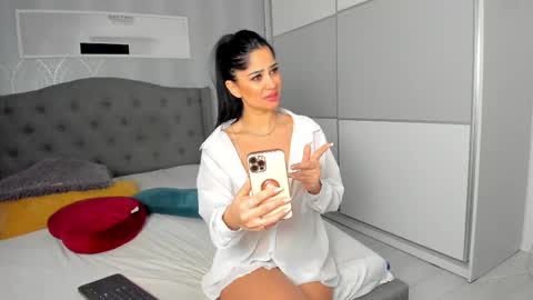 Snapshot of _adelle chatting on February 16, 9:27 am Adelle online show from February 16, 9:27 am