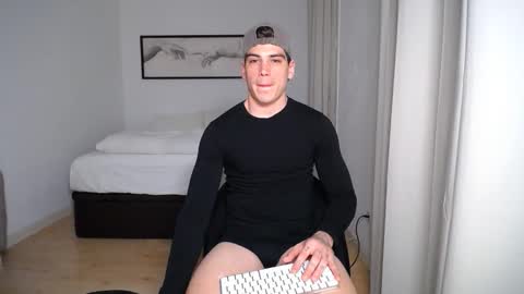 _aesthetic online show from April 29, 7:42 pm