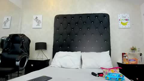 Snapshot of _alana_johnson chatting on May 1, 11:59 am _alana_johnson online show from May 1, 11:59 am