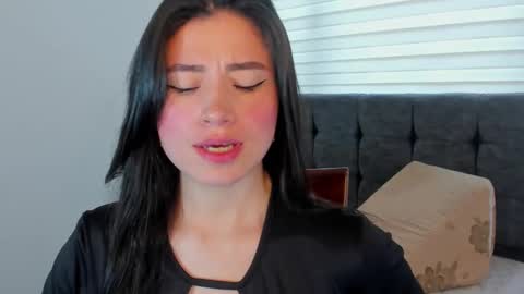 Snapshot of _aliice_1 chatting on February 19, 4:03 pm Alice online show from February 19, 4:03 pm