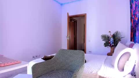 Snapshot of _alleyesonme chatting on May 23, 3:05 pm Mia online show from May 23, 3:05 pm
