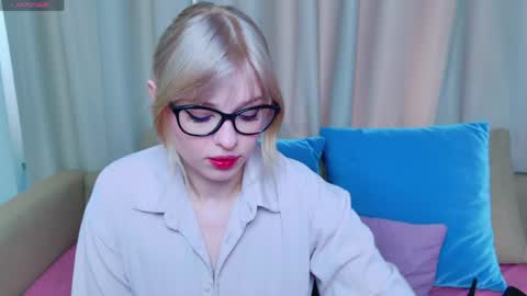 Snapshot of _allisson__ chatting on May 7, 3:23 am Alison online show from May 7, 3:23 am