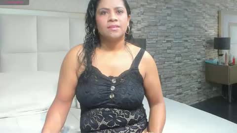Snapshot of _amber__rose chatting on March 2, 7:32 pm A M B E R online show from March 2, 7:32 pm