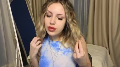 Snapshot of _amymoore_ chatting on April 24, 2:03 am _amymoore_ online show from April 24, 2:03 am