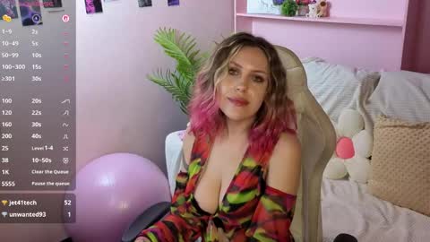 Snapshot of _amymoore_ chatting on May 27, 1:57 am _amymoore_ online show from May 27, 1:57 am