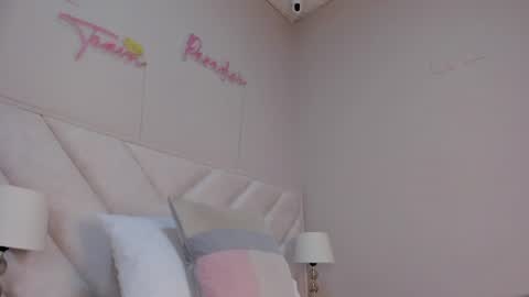 Snapshot of _angela_x chatting on June 24, 11:20 am ngela online show from June 24, 11:20 am